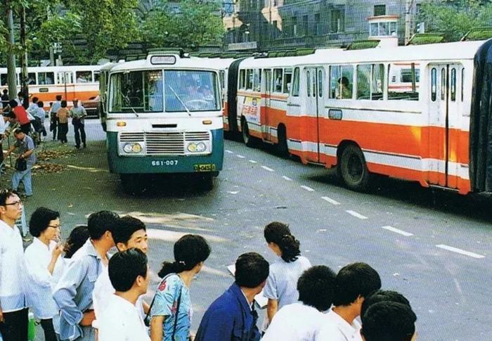 【记忆】这条公交线被称为“延安三线”之一，它的故事你了解吗？