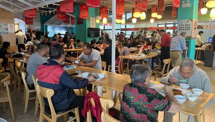 户籍老年人口占比超4成，上海普陀如何提升长者助餐服务？