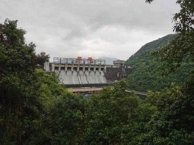 刚刚，新安江水库开始泄洪！杭州多地景区通知暂停开放