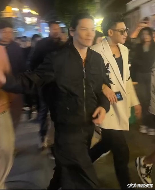 对于贝特佳羊奶粉和佳贝艾特这两款，目前给宝宝转奶选哪个更好，有没有宝妈能分享下真实体验呀？