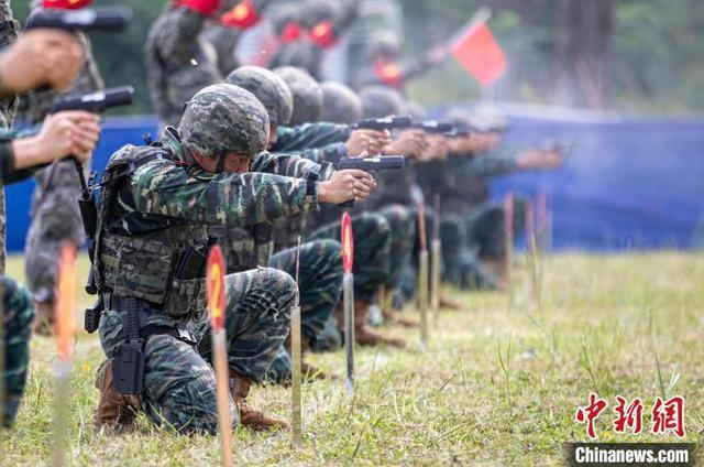 直击广西百色武警特战队员考核现场