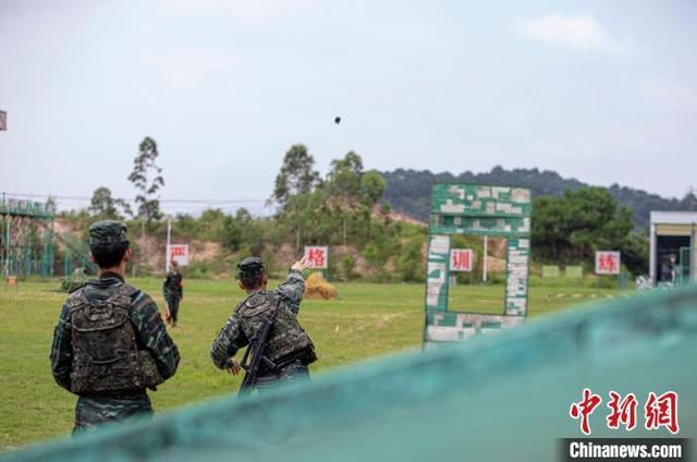 直击广西百色武警特战队员考核现场