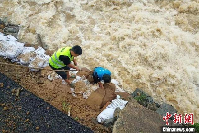 再发暴雨红色预警 杭州建德全力防汛抢险