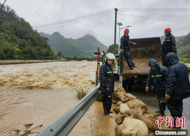 再发暴雨红色预警 杭州建德全力防汛抢险