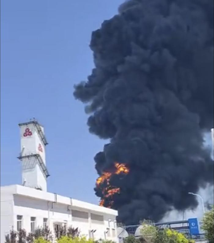 天津经开区一化工企业发生火灾，市应急局：有关部门已赴现场处理