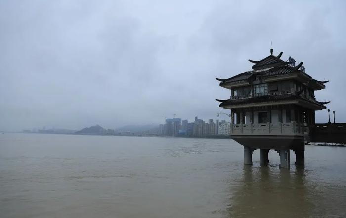 刚刚，富春江富阳站超警戒水位！杭州梅雨还有严峻的下半场