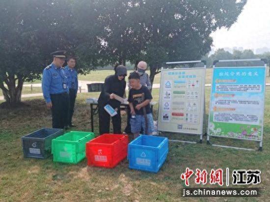 江宁开发区城市管理局开展垃圾分类宣传周活动