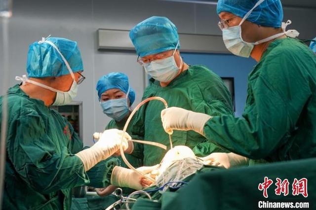 青岛医疗团队在日喀则顺利为27名农牧民实施关节手术