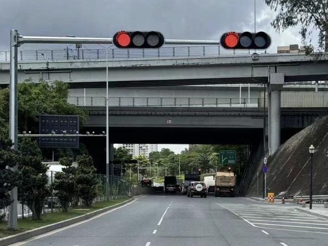 龙岗区吉华街道吉华路生资工业区旁过街通道启用