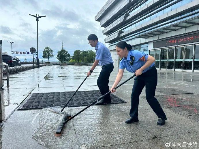 列车停运！鄱阳湖水系多条支流超警！特大暴雨再来袭！