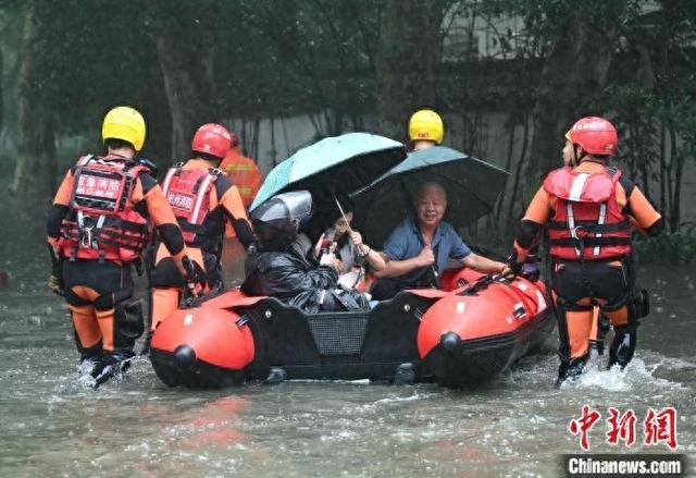 上游泄洪叠加涨潮 钱塘江倒灌致杭州西湖九溪部分区域受淹