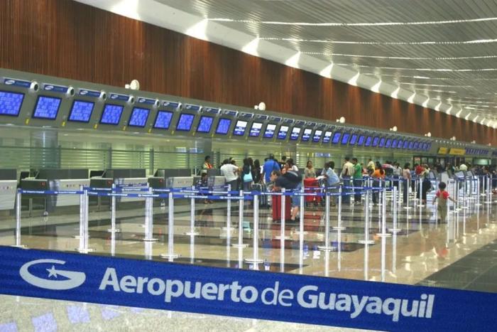 突发：一架飞机在厄瓜多尔起飞时遭枪击