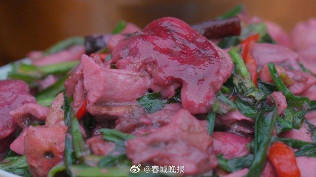 这个雨季，到保山龙陵赴一场“大红菌之约”