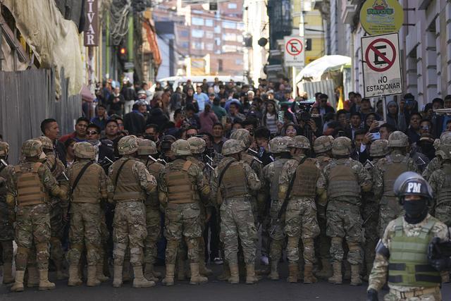 玻利维亚三小时未遂政变：“自导自演”罗生门和政治极化的加剧