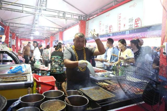 “荣超·金未来消夏美食节”开幕，开启暑期消夏新模式！