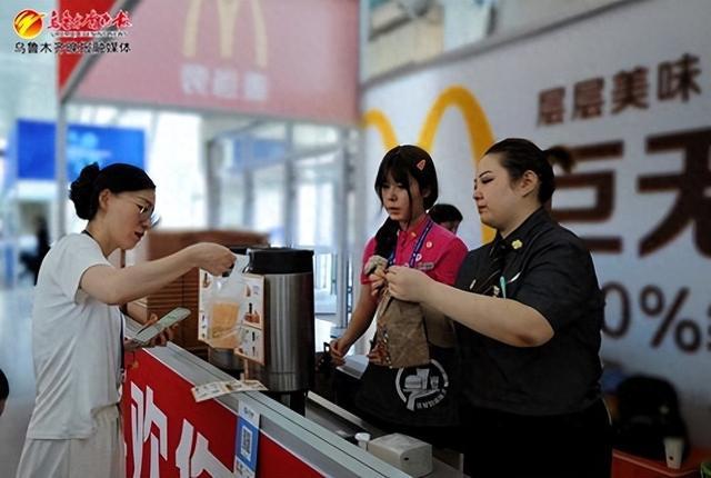 第八届中国—亚欧博览会丨3000平方米餐饮区为参会人员提供就餐服务
