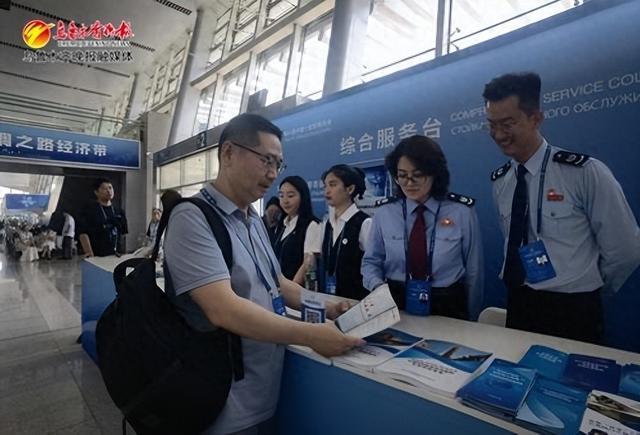 第八届中国—亚欧博览会丨税收综合服务区为参展商提供线上线下服务