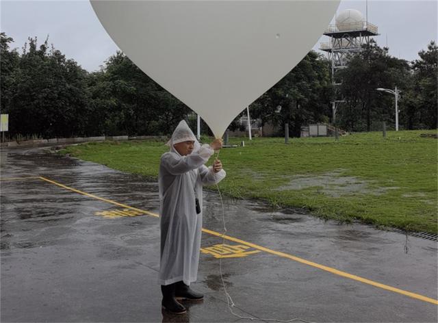 “战长沙”！湖南长沙暴雨，这组照片记录气象人的24小时！