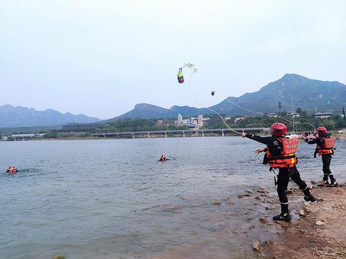 10项科目、15个预设场景，北京平谷消防开展防汛抢险救援训练