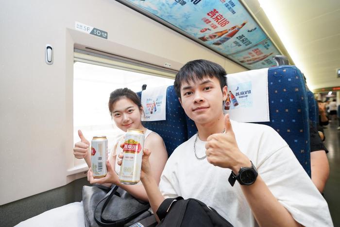 乘中国高铁，喝中国人自己的啤酒，暑运出行不乏味，燕京相伴有滋味！0626-配图