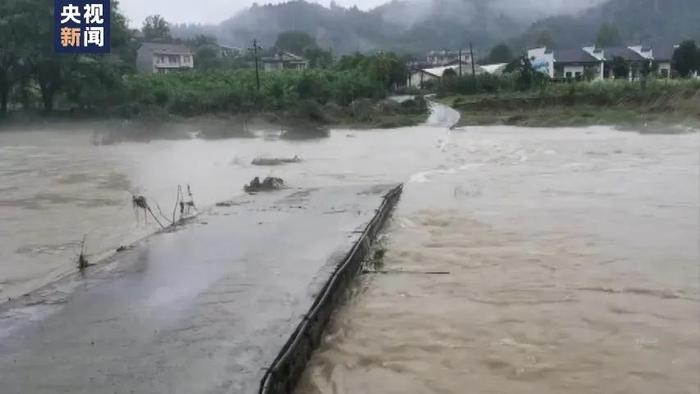 不听劝阻野游被洪水冲走！7人脱险、1人遇难