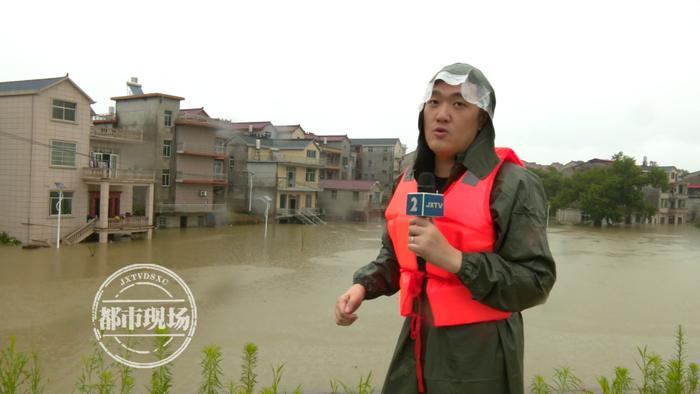 江西一地全被淹了！防汛物资紧急送达！大暴雨又来袭！江西的雨还要下到……