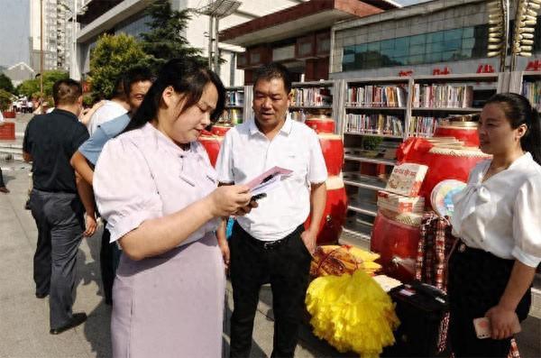 商南县突出建设“六小”公共文化服务圈