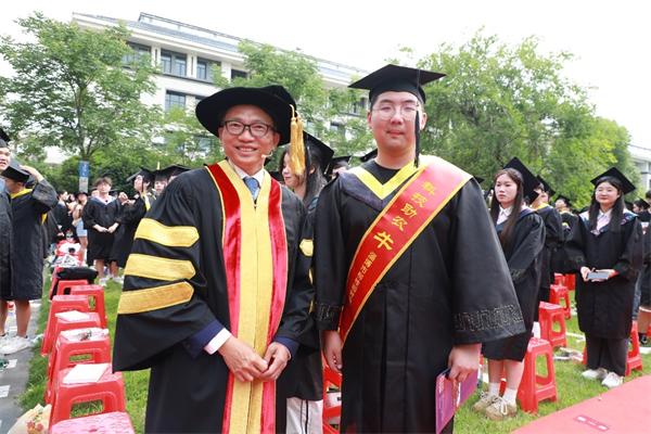 学术权杖首亮相！武汉学院2024年毕业典礼有点“牛”