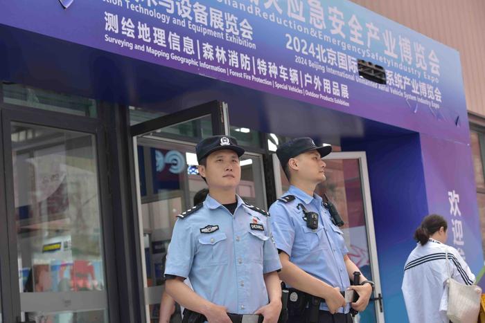 石景山警方护航北京国际防灾减灾应急安全产业博览会
