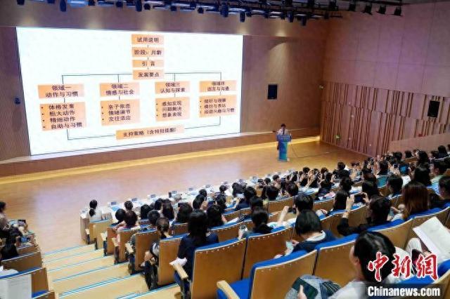 中新教育丨上海出台实施指南指导0-3岁婴幼儿家长和托育机构养育保育