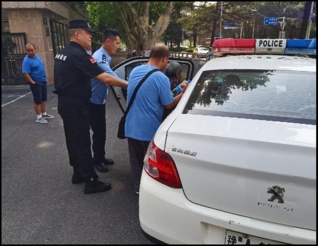 郑州：老人迷路街头，民警暖心守护助团圆