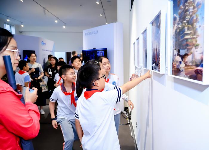 激发想象力和创造力，上海举办首届青少年AIGC创新艺术展