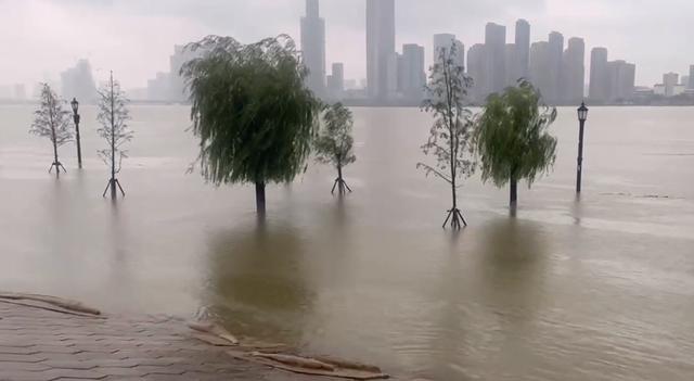 距警戒水位不到1米！暴雨红色预警！湖北的雨还要下几天？