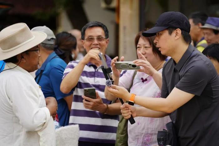 是谁舞动西北角？纯净！美丽！幸福！