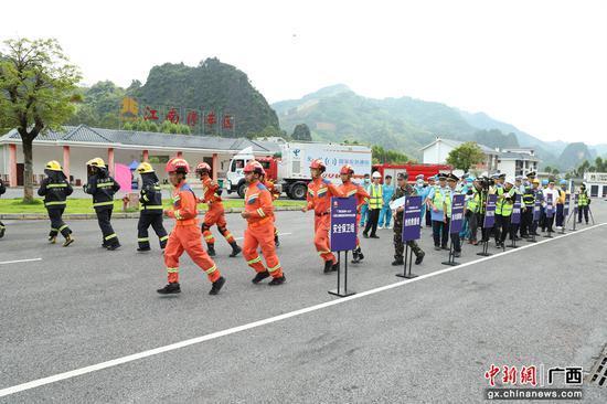 先进设备技术亮相广西高速公路隧道突发事件应急演练