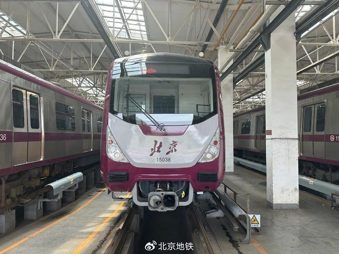 北京地铁15号线两组增购车将上线运行，进一步提升运力