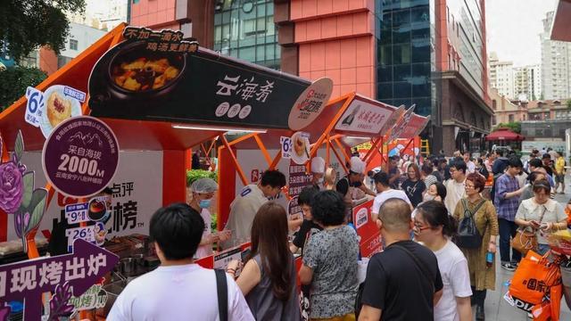 在室外吃九宫格火锅，22家餐厅齐聚上海徐汇“必吃市集”