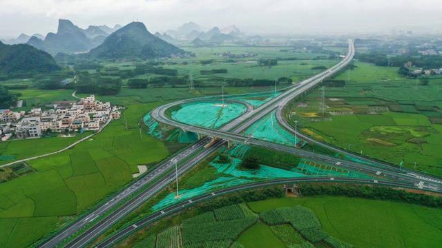 出行更便捷！贵港西外环高速公路建成通车