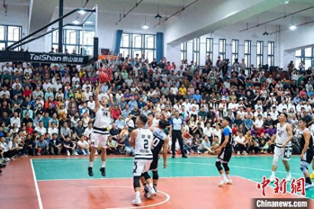 民族团结“村BA”篮球邀请赛总决赛在贵州台江落幕 新疆队夺冠