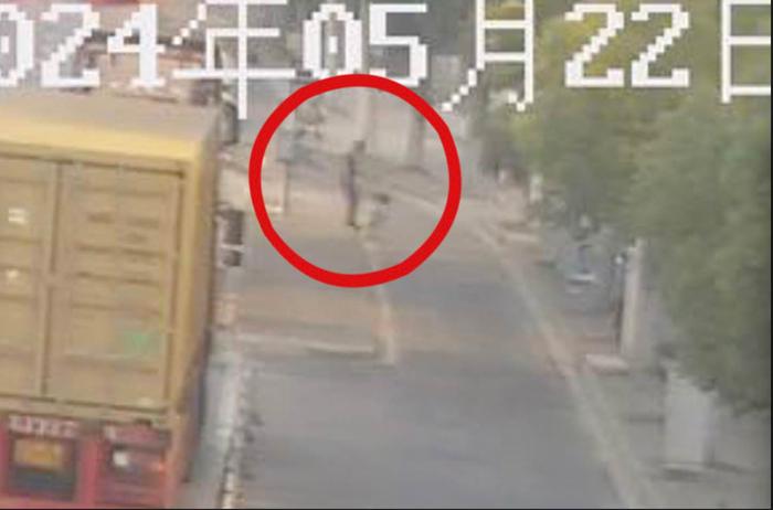 男子在上海浦东偷盗共享单车，以150元/辆倒卖至崇明被抓