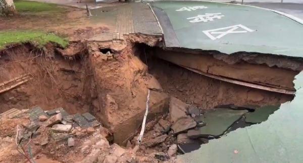 南昌同一条路上出现两处塌陷，当地回应：连续降雨冲走流沙所致