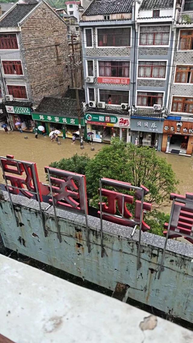 洪水过境镇远古城