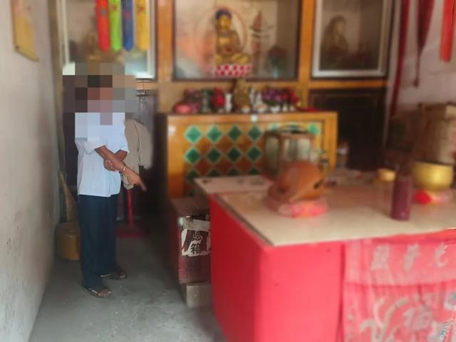赣州一男子竟在寺庙把功德箱当成自己的“提款机”，警方：拘！