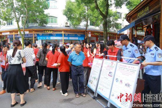 福建理工大学“蒲公英”普法志愿服务队走进建宁