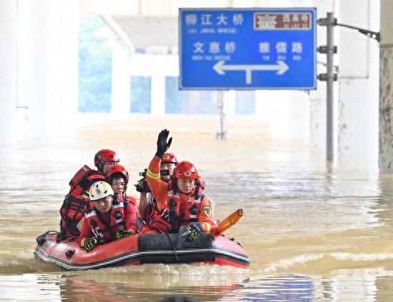 突发事件应对法首次大修完成：完善管理与指挥体制 鼓励支持社会力量参与