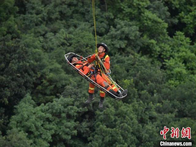 吉林森林消防开展高空绳索救援比武