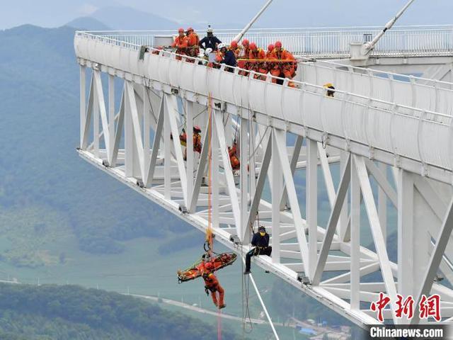 吉林森林消防开展高空绳索救援比武