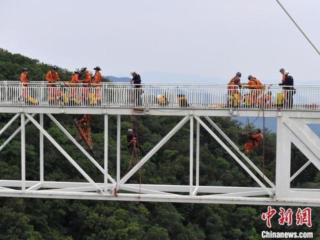 吉林森林消防开展高空绳索救援比武