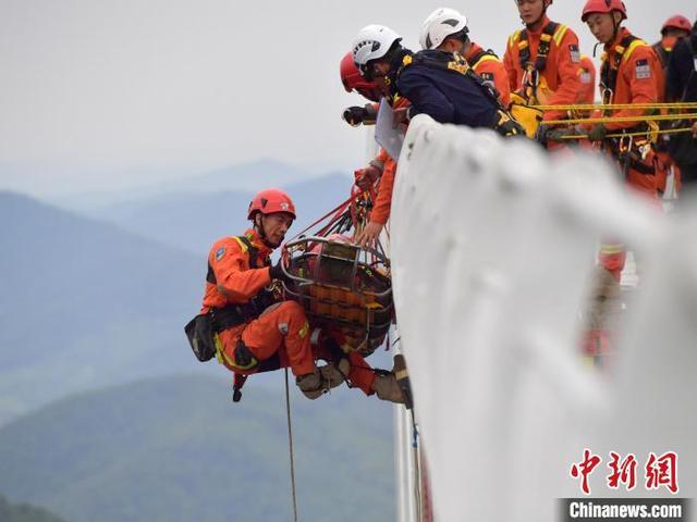 吉林森林消防开展高空绳索救援比武