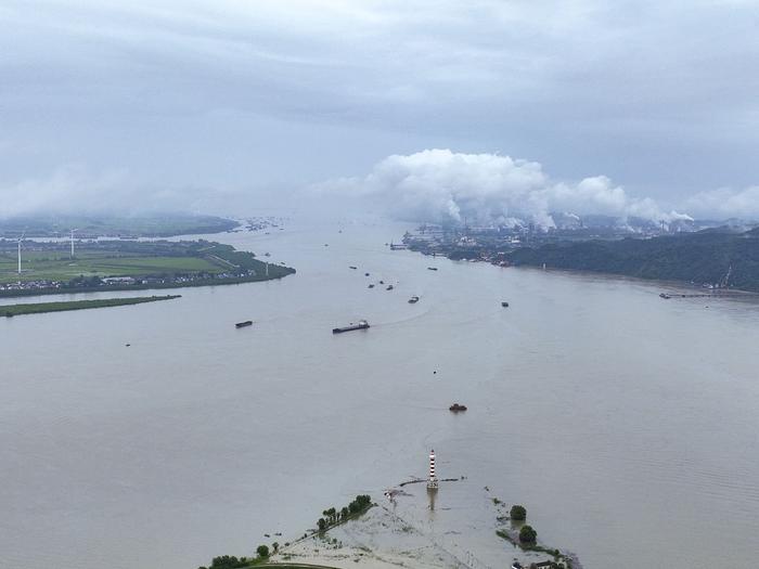 江西对长江鄱阳湖区启动防汛二级应急响应，鄱阳湖水位较常年同期偏高